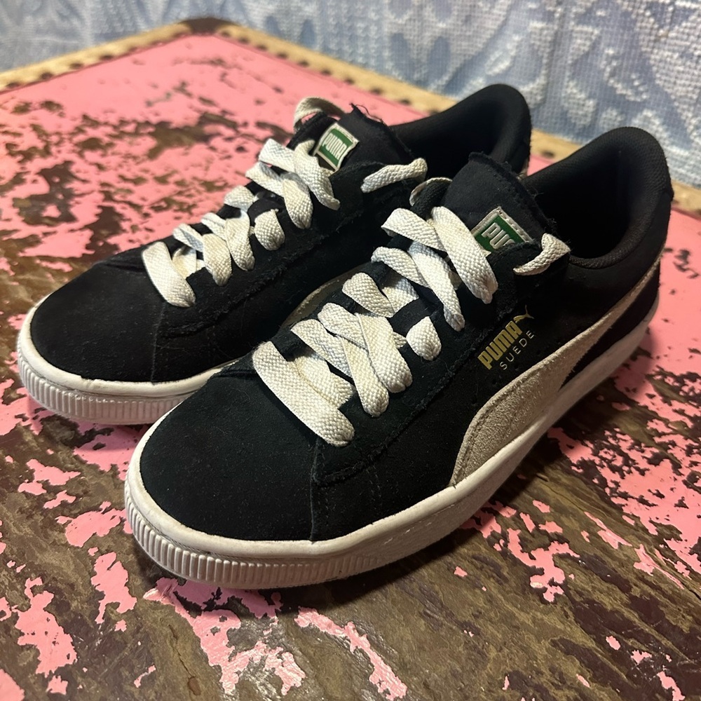PUMA old school suede black boys sz 4